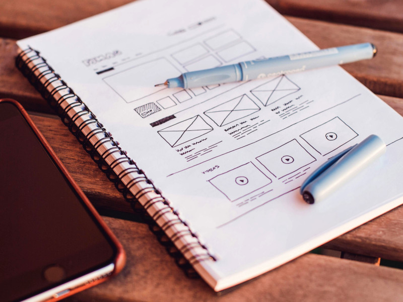 Diseño de página web sobre papel